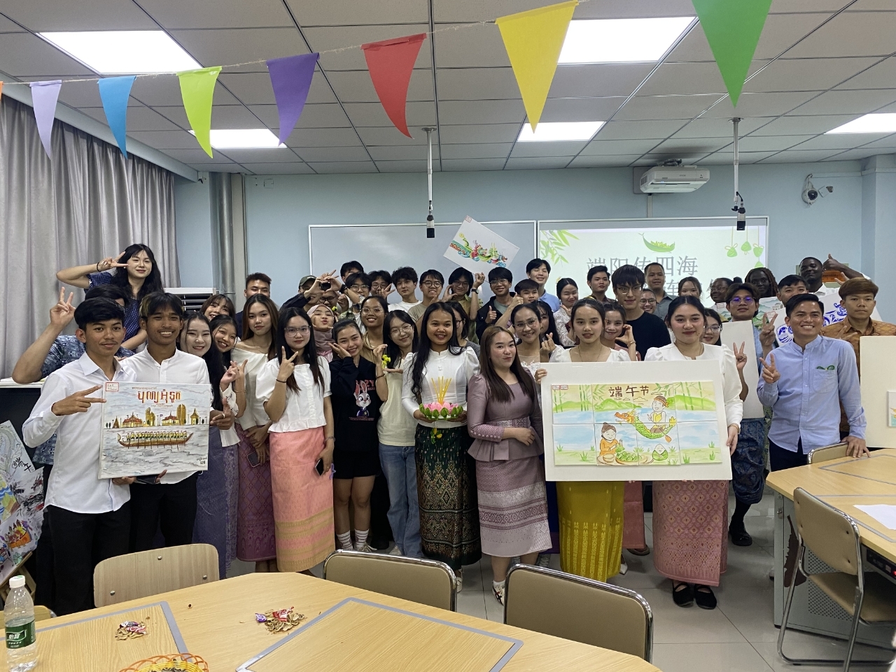 端午非遗进校园！建院30余名留学生体验中华文化魅力